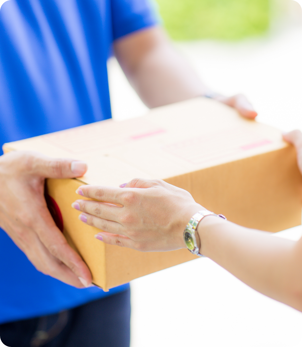 荷物を受け取るイメージ